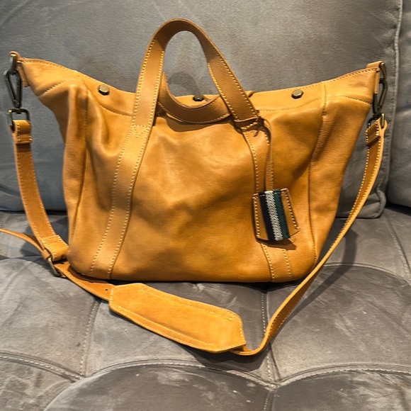 Madewell Handbags - Madewell Tan Leather Tote with Adjustable Strap